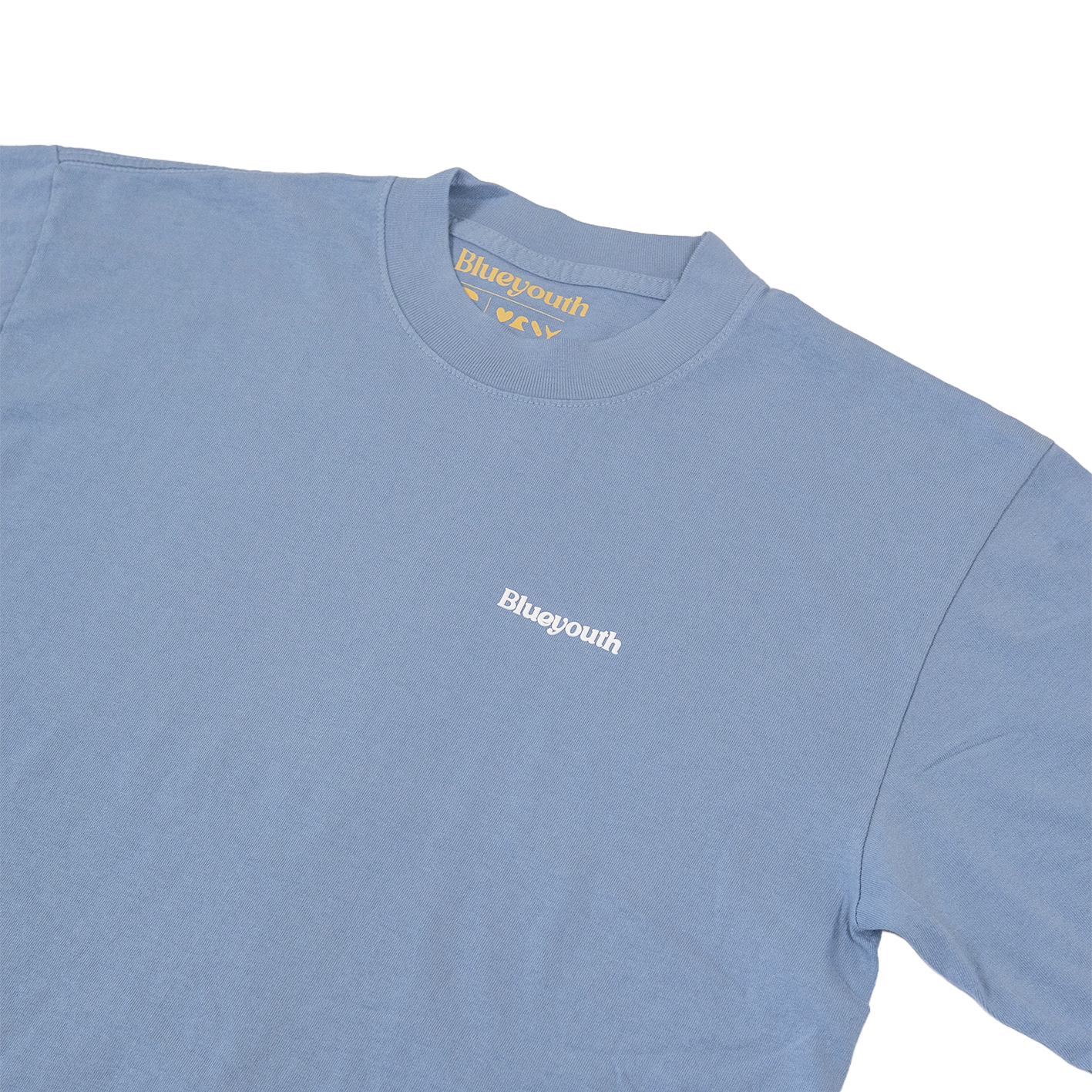 Camiseta Blue Youth Essentials con logo en relieve, 100% algodón premium de California de 180 gramos, resistente al lavado y diseñada en Costa Rica.