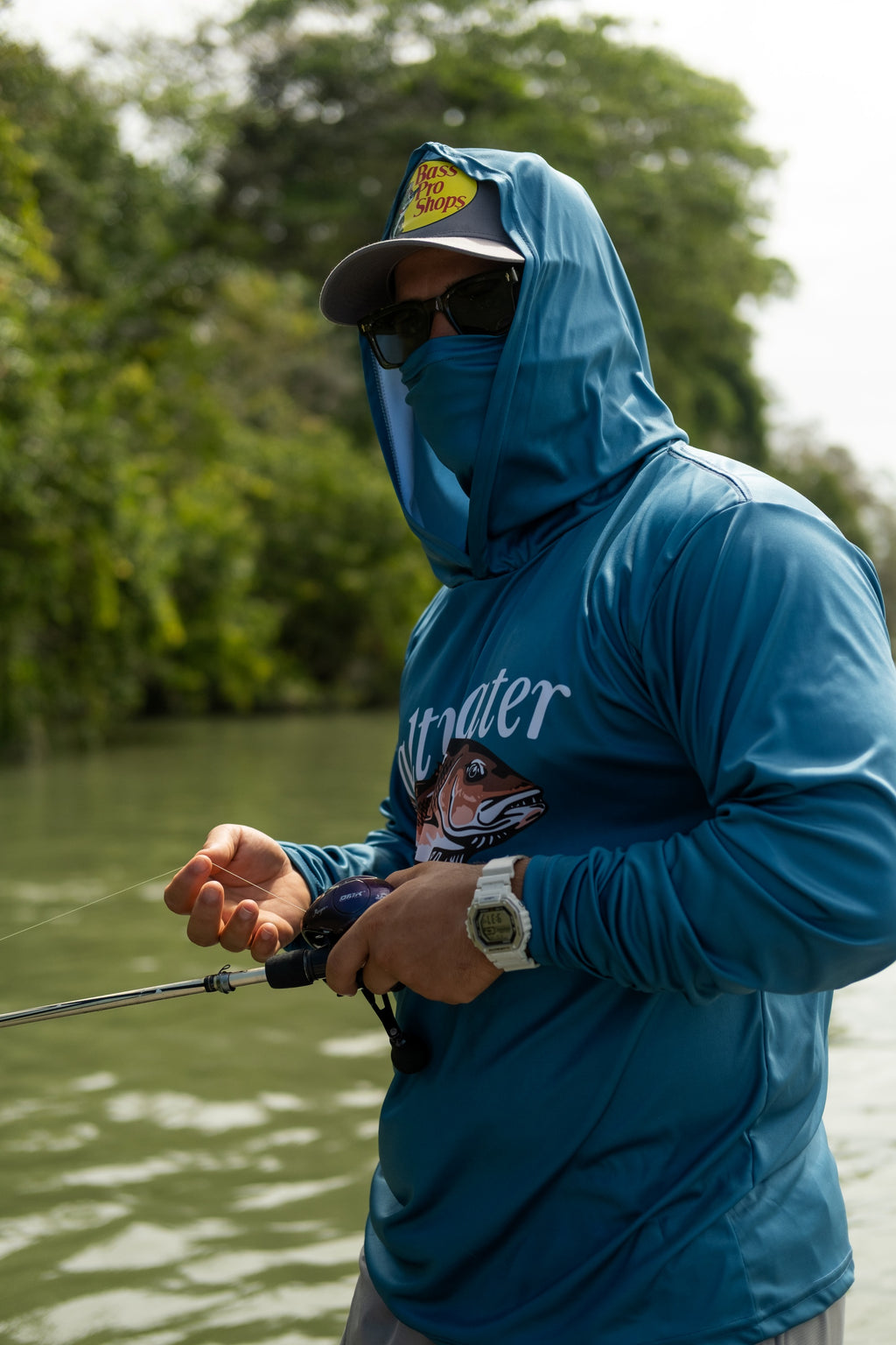 Camisa diseñada en Puerto Viejo para los amantes de la pesca