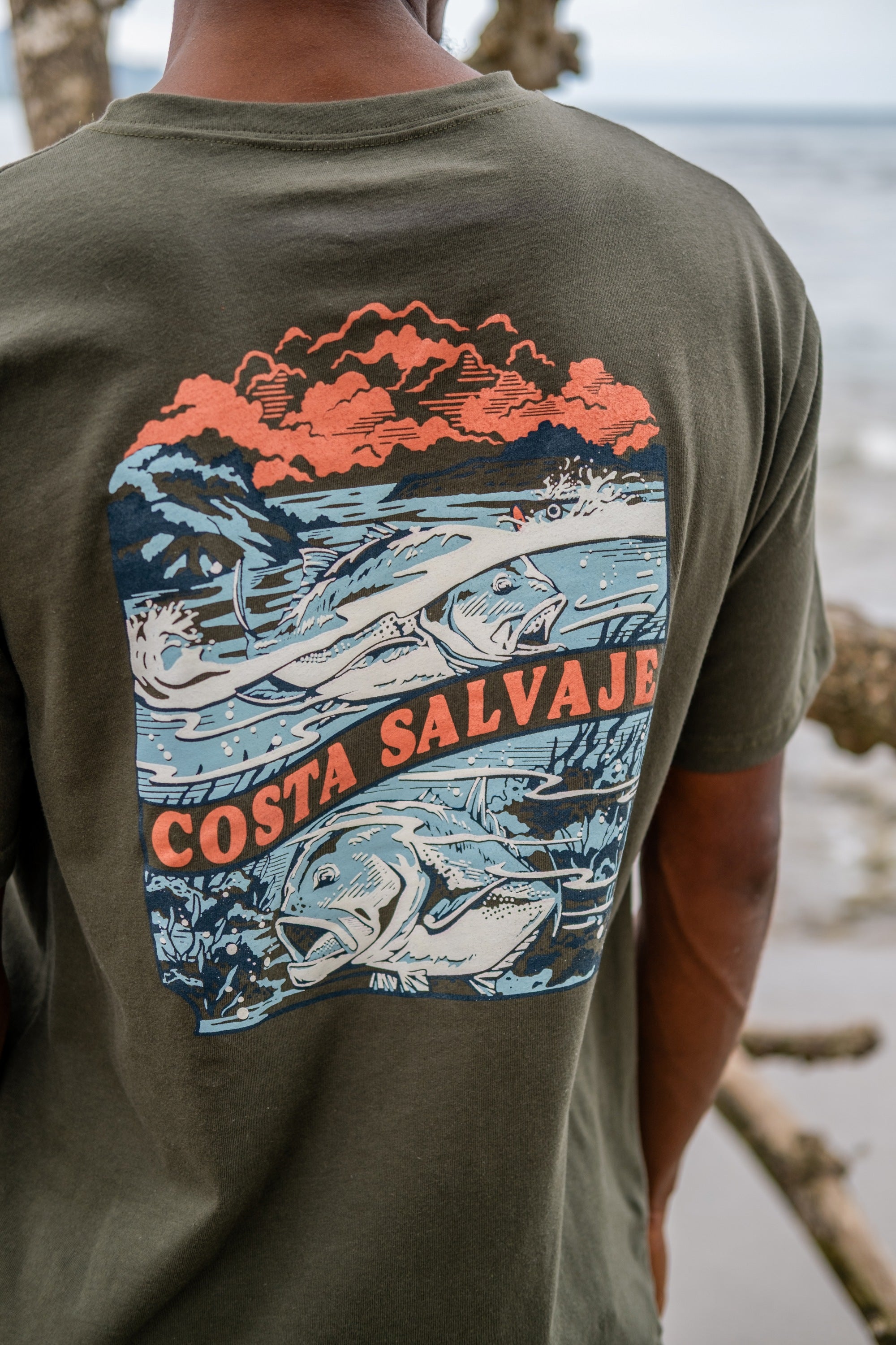 Camiseta diseñada en Puerto Viejo para los amantes del mar y la pesca