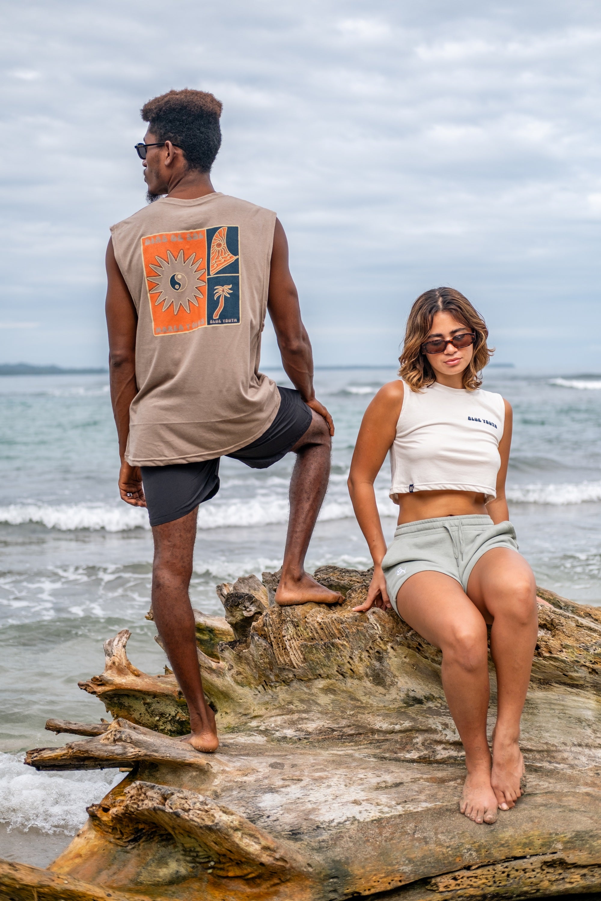 Camisa marca Blue Youth para celebrar los días de sol, marea y olas