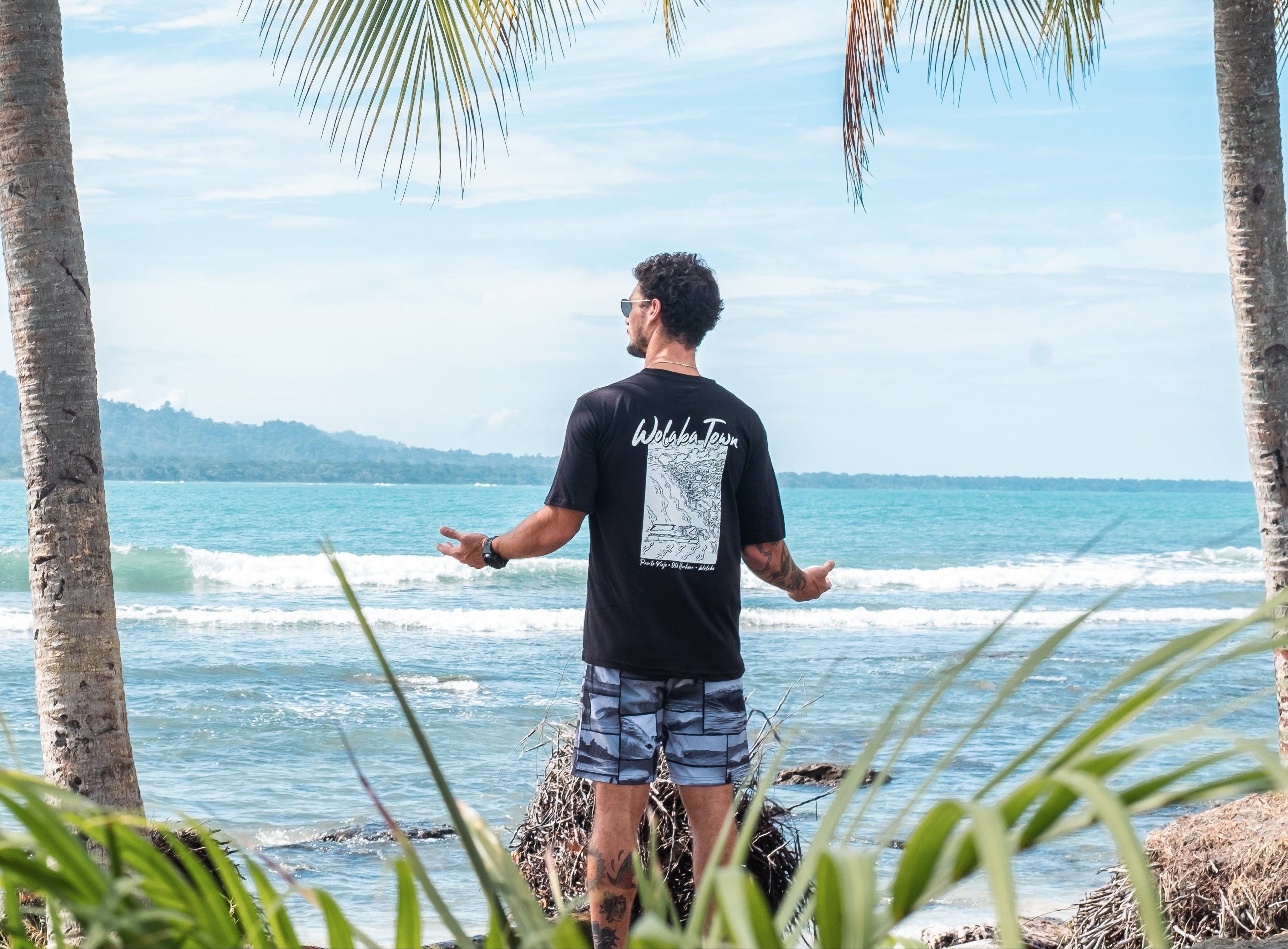Camisa marca Blue Youth inspirado en Wolaba el Caribe de Costa Rica