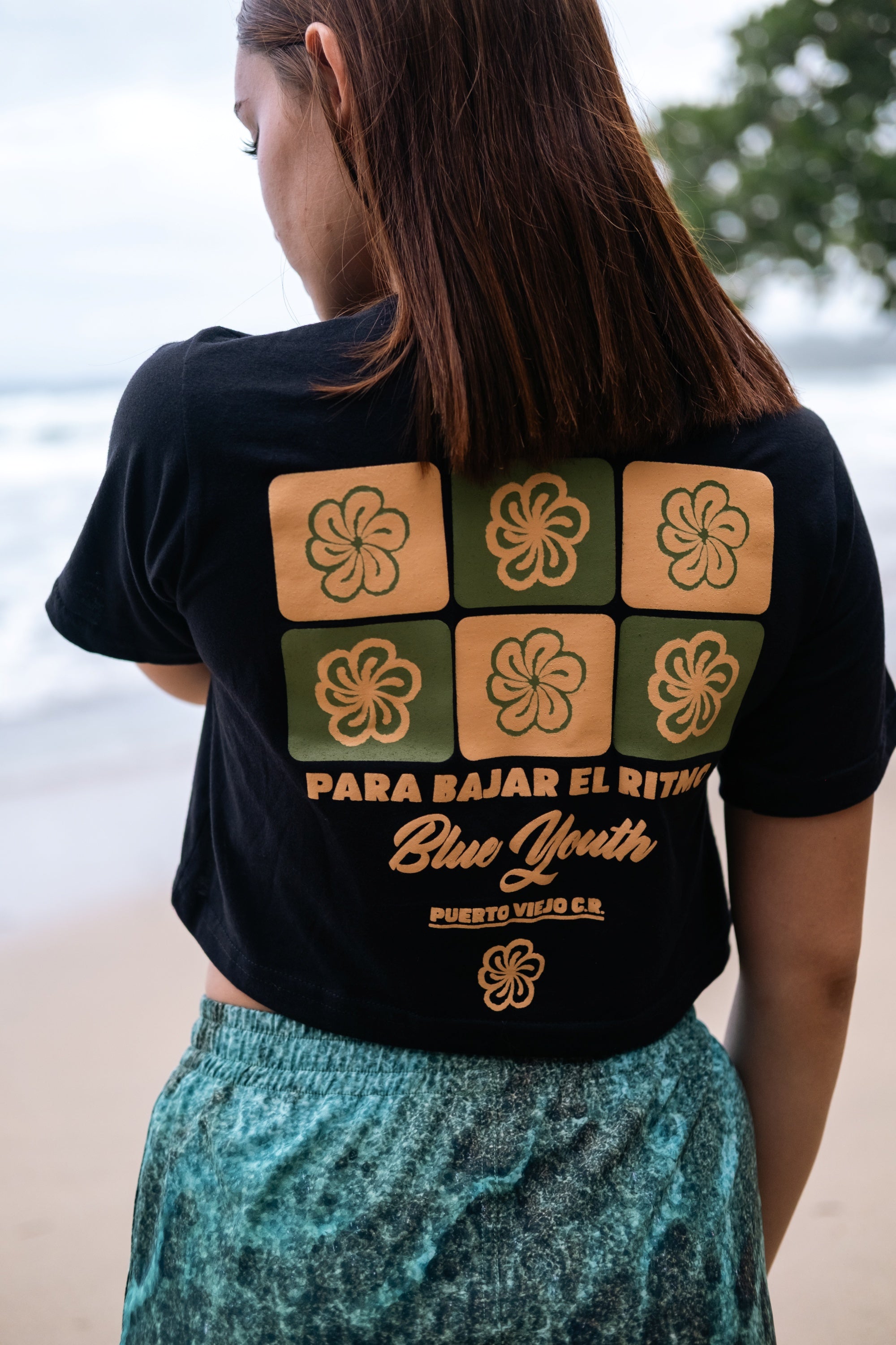 Crop top marca Blue Youth diseñado en Puerto Viejo