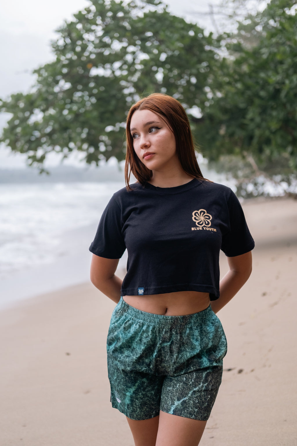 Crop top negro diseñado en Puerto Viejo Costa Rica