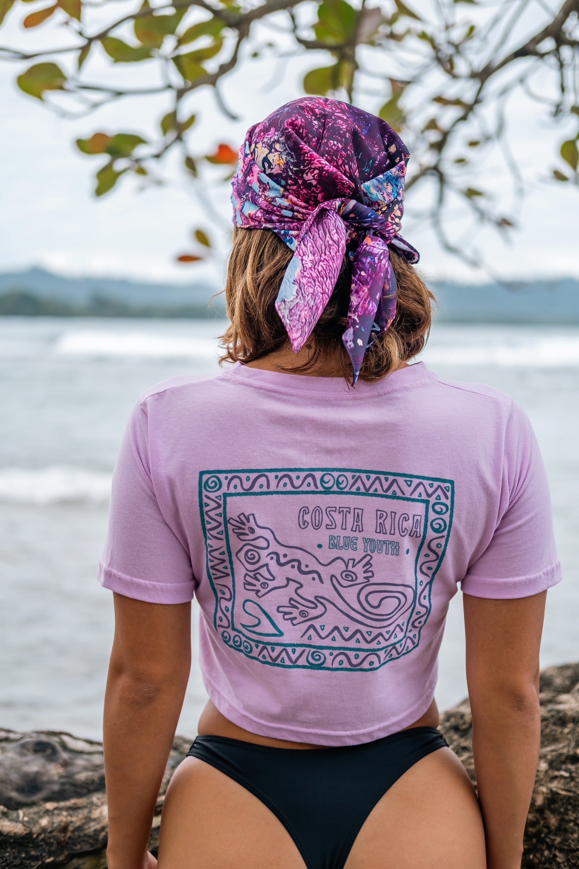 Crop top marca Blue Youth inspirado en los geckos de Costa Rica