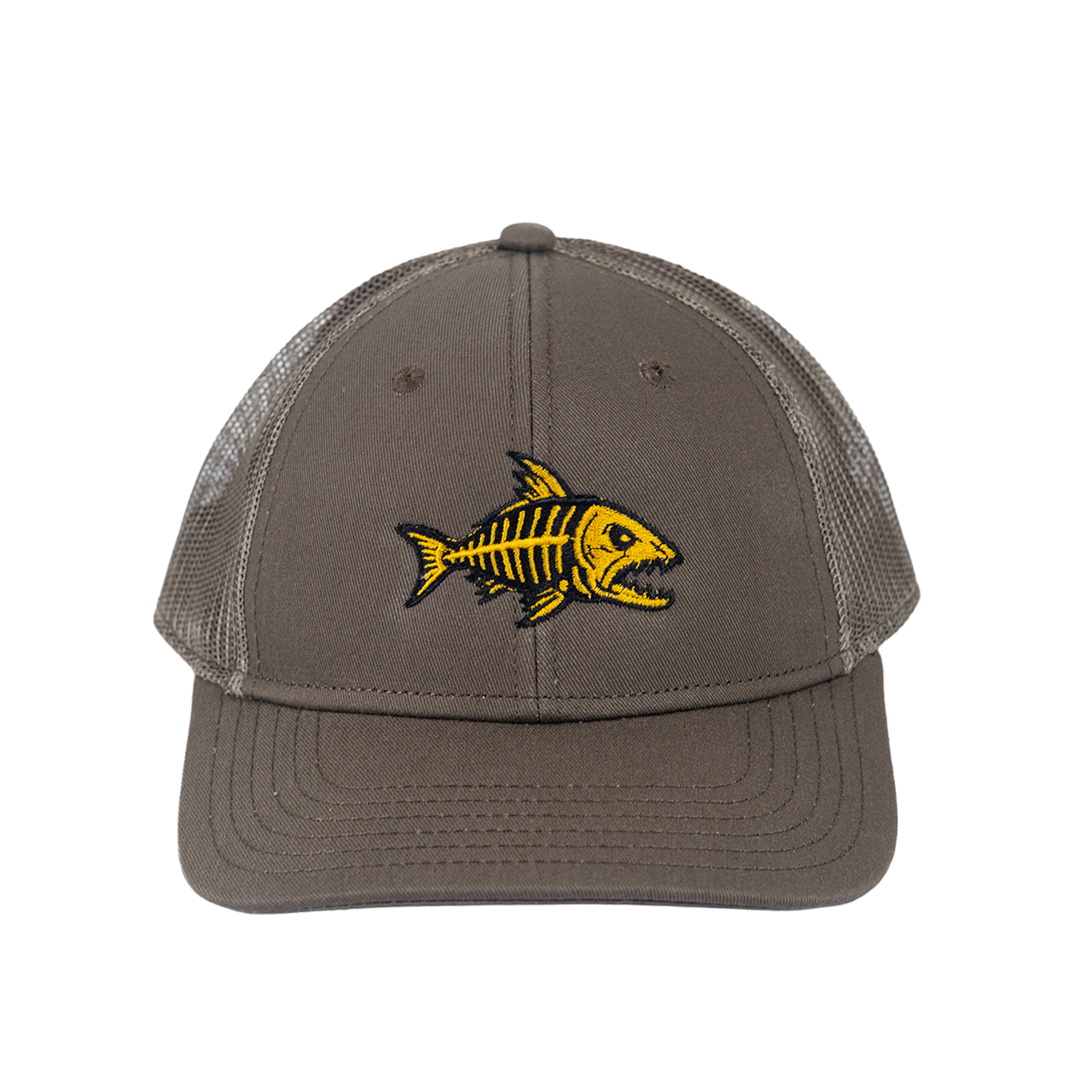 trucker hat color cafe con un pez en espinas bordado