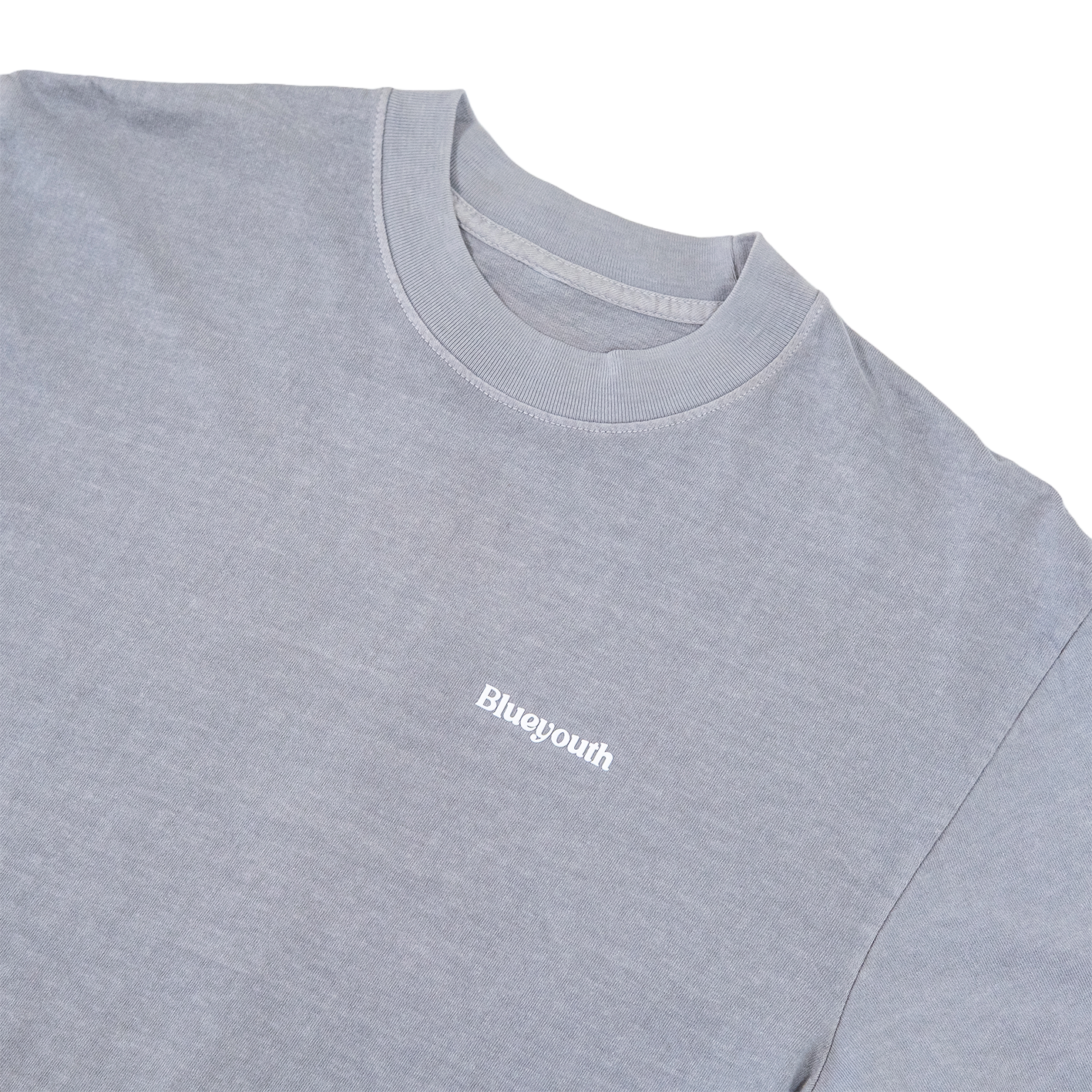 Camiseta Blue Youth Essentials con logo en relieve, 100% algodón premium de California de 180 gramos, resistente al lavado y diseñada en Costa Rica.