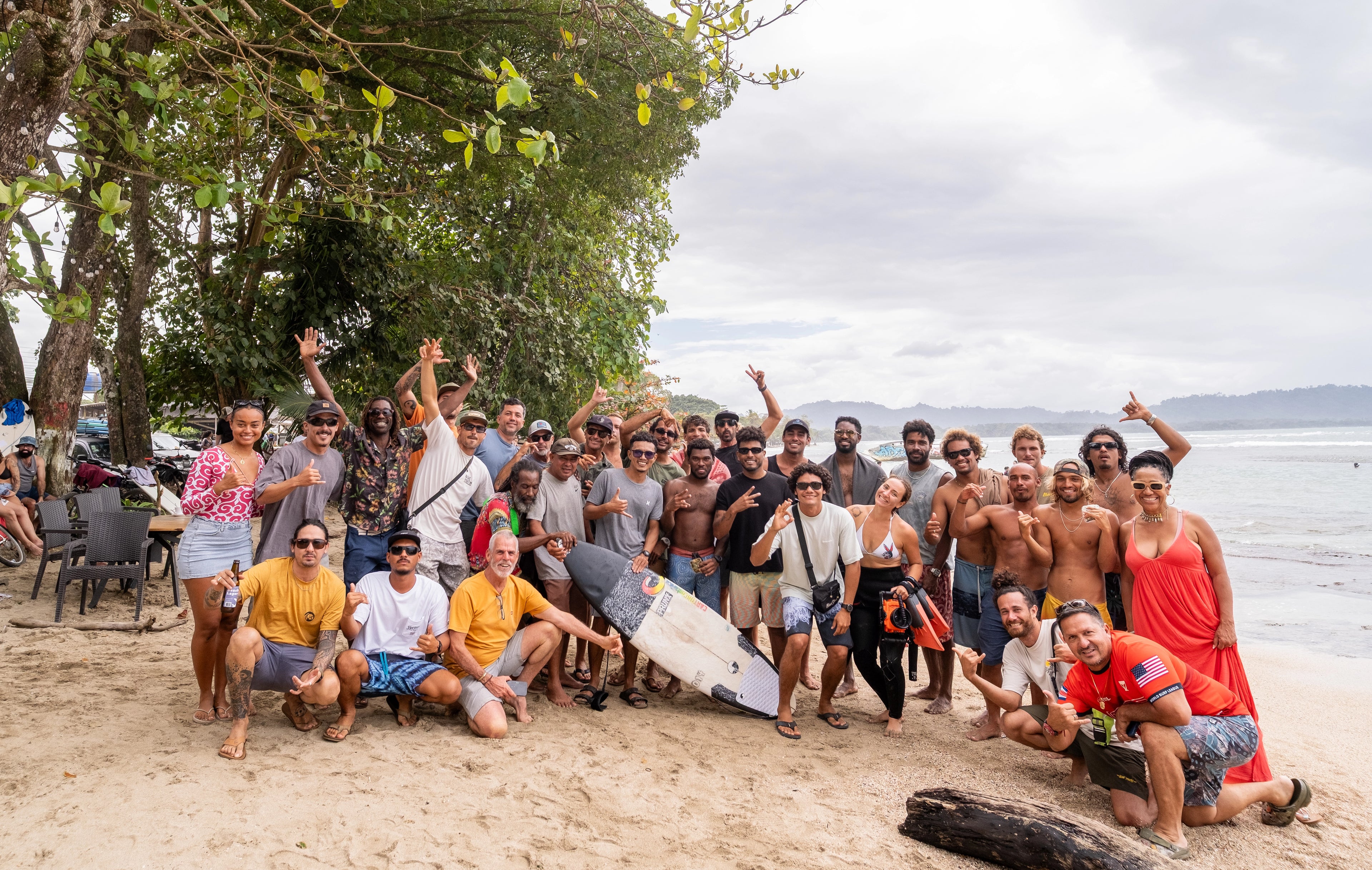 Evento de surf en Puerto Viejo organizado por Blue Youth y Salsa Brava