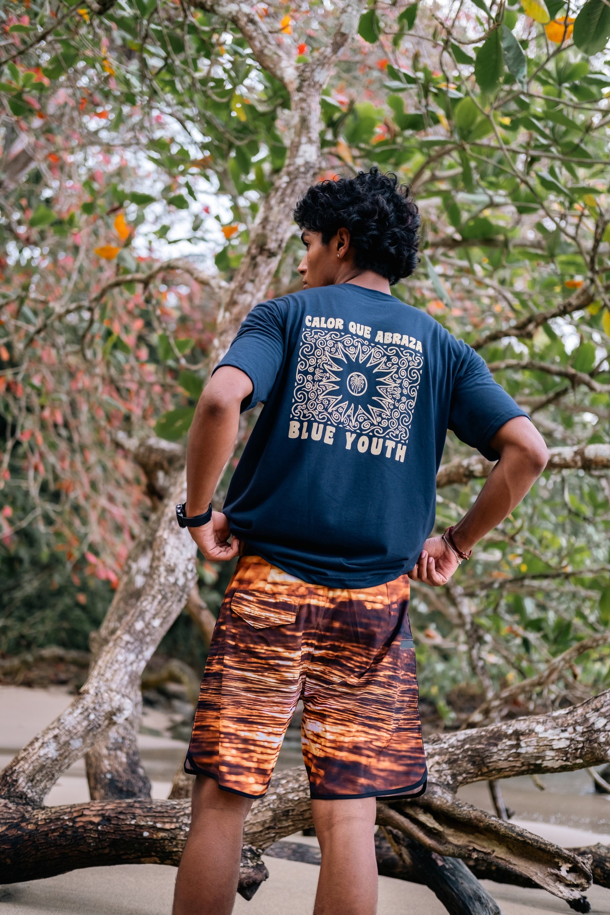 Boardshort inspirado en el amanecer en Puerto Viejo Costa Rica