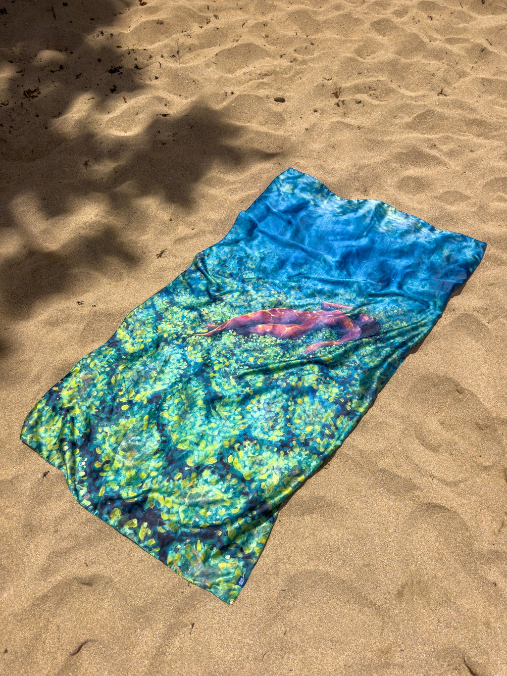 Pareo marca Blue Youth para la playa en colaboración con Daniel Wesson