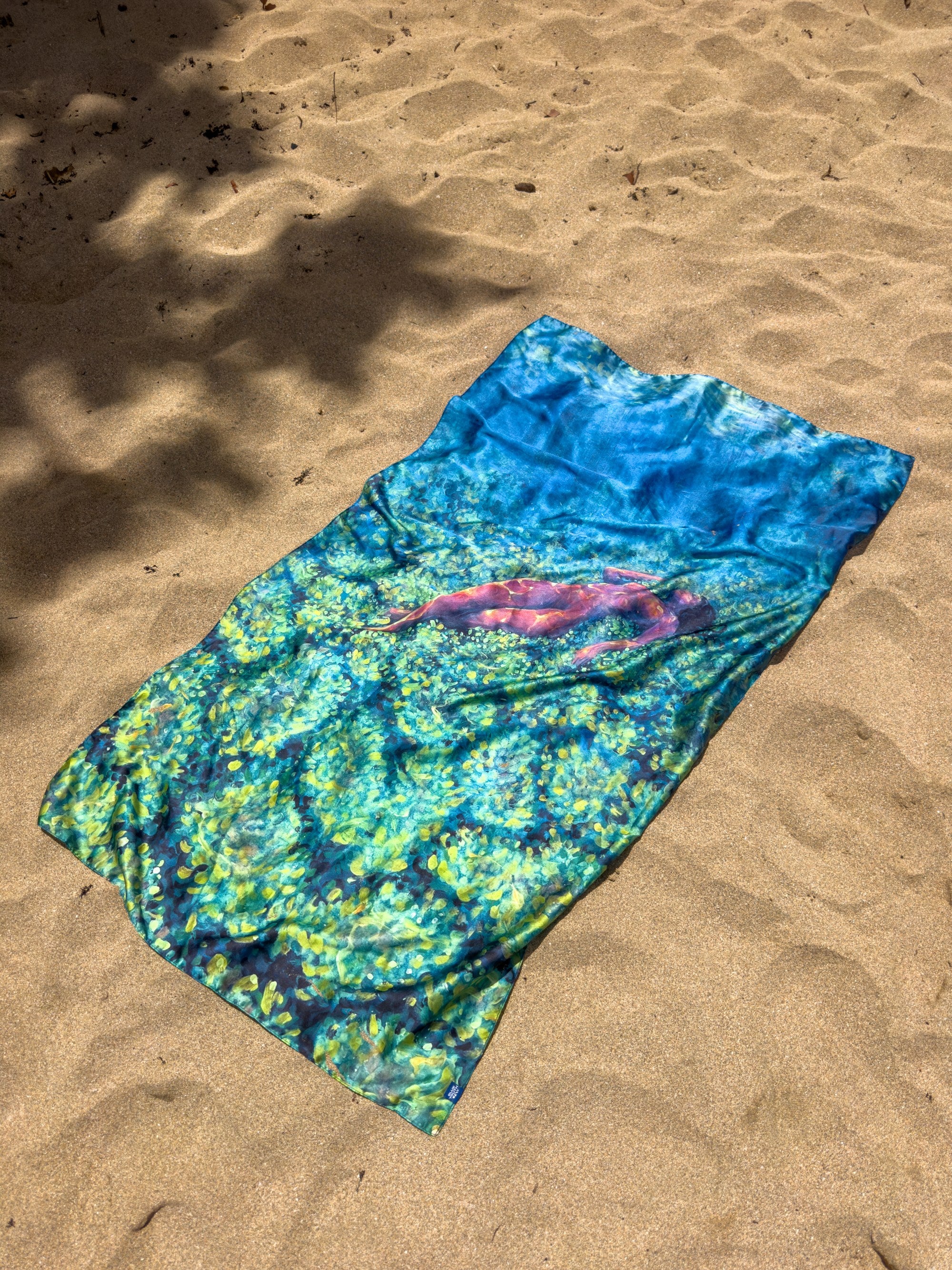 Pareo marca Blue Youth para la playa en colaboración con Daniel Wesson