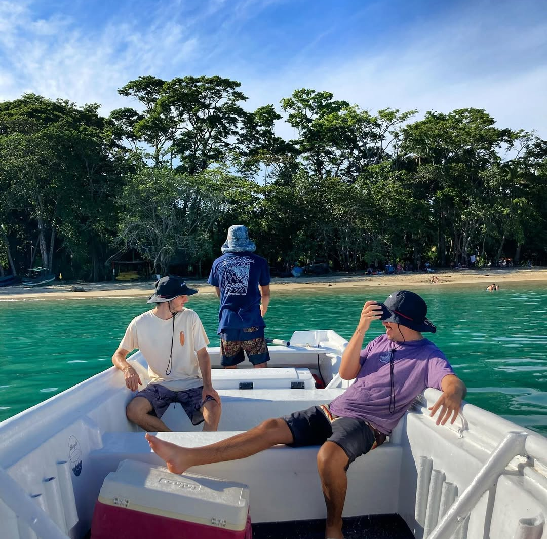 Blue Youth disfrutando de un día de pesca en el Caribe de Costa Rica