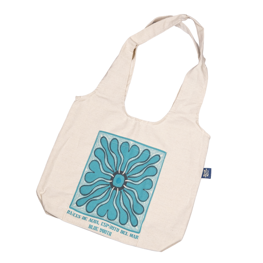 Tote bag con mangas y bolsillo frontal diseñado en Puerto Viejo