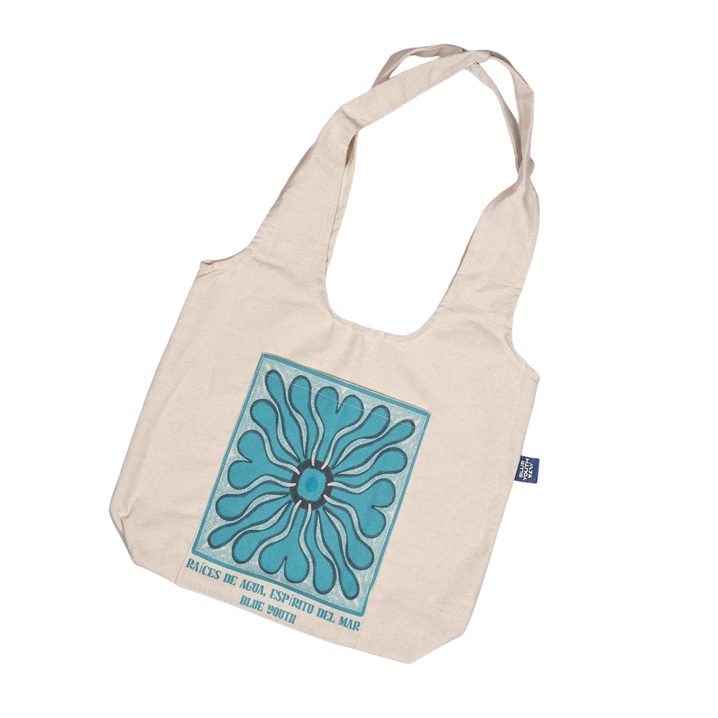 Tote bag con mangas y bolsillo frontal diseñado en Puerto Viejo